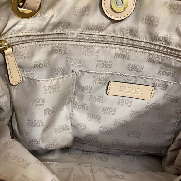 MICHAEL KORS Red Saffiano Leather Medium Size JET SET Tote - Picture 9 of 15